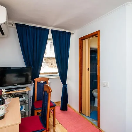 Πανσιόν Fausta Old Town *